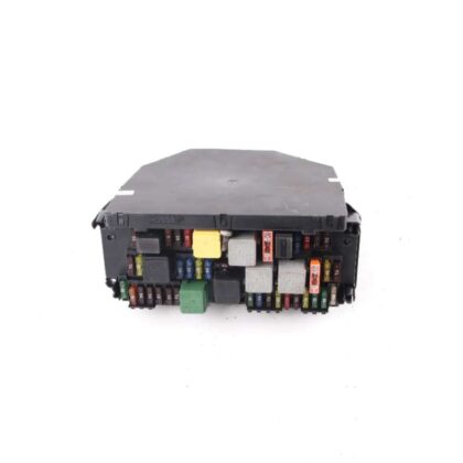 جعبه فیوز داخل موتور بنز c180 اتاق w204