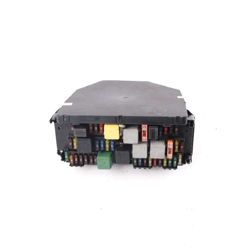 جعبه فیوز داخل موتور بنز C180 اتاق W204
