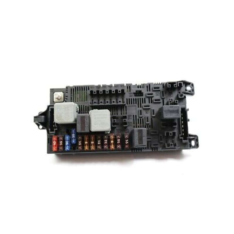 جعبه فیوز داخل موتور بنز E300 اتاق W211