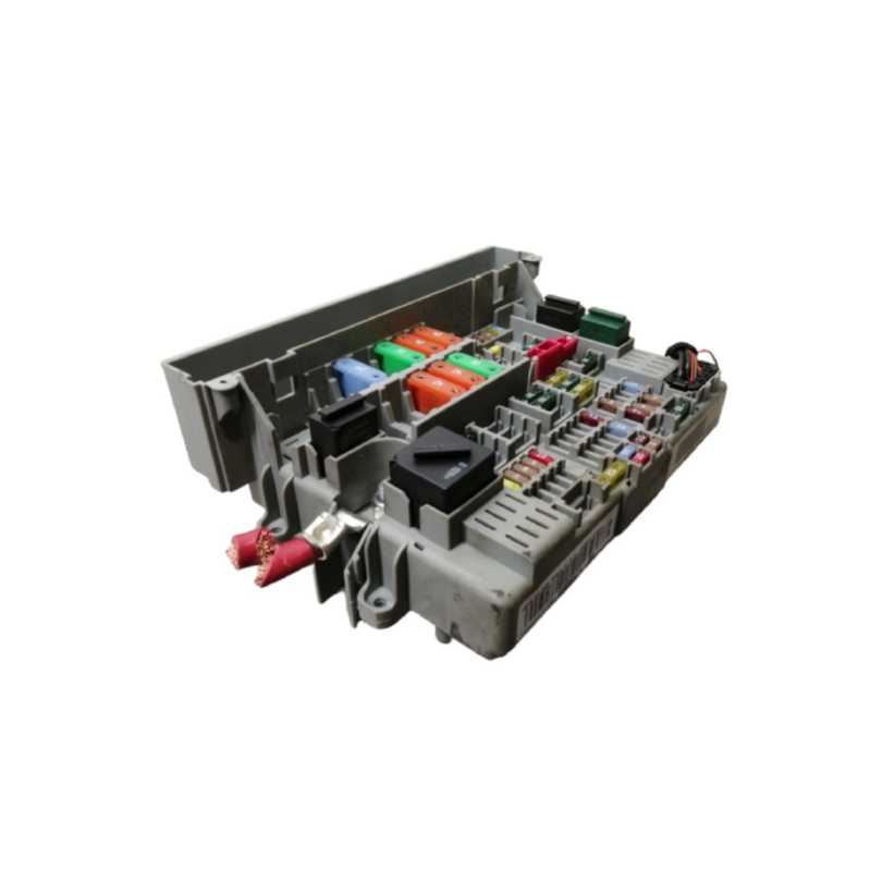 جعبه فیوز داخل موتور بی ام و 320 اتاق E90